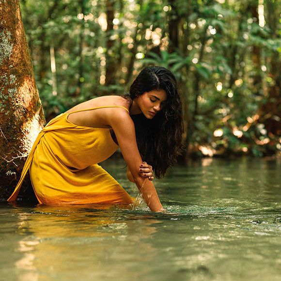 How Tukumã cares for the planet?The way Natura produces its products conserves the Amazon forest. The Tukumã palm tree transforms unproductive areas into orchards, ​​contributing to the recovery of degraded areas in the Amazon​. It also renews women’s self-esteem, empowering them with income and autonomy. By caring for your skin with a product from the Ekos Tukumã line, you boost the income of 702 families that harvest the trees’ fruit.
